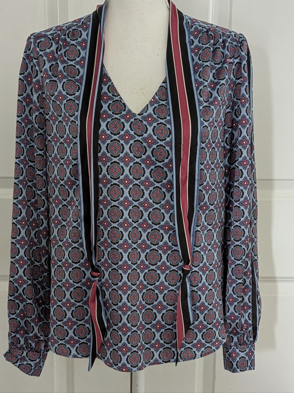 Laundry By Shelli Segal Women's Blue & Pink Geo-Print V-Neck Blouse  - Small